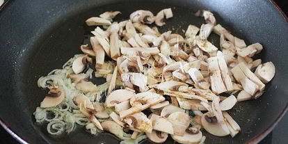 Шаг 3: жульена с грибами в тарталетках