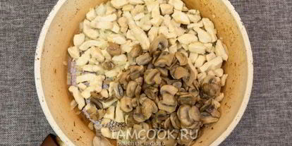 Шаг 4: жульена с курицей и грибами на сковороде