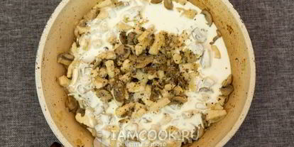 Шаг 5: жульена с курицей и грибами на сковороде