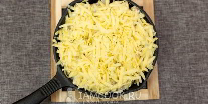 Шаг 7: жульена с курицей и грибами на сковороде