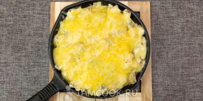 Шаг 8: жульена с курицей и грибами на сковороде