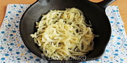 Шаг 5: жульена с курицей и грибами в горшочках