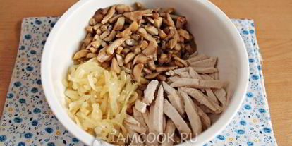 Шаг 7: жульена с курицей и грибами в горшочках