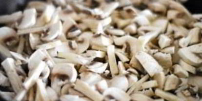 Шаг 2: жульена с курицей и грибами