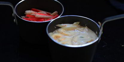 Шаг 2: жюльена с крышечками из слоеного теста