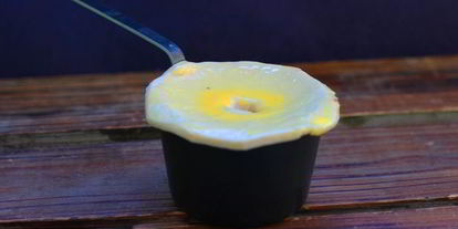 Шаг 3: жюльена с крышечками из слоеного теста