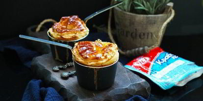 Шаг 4: жюльена с крышечками из слоеного теста